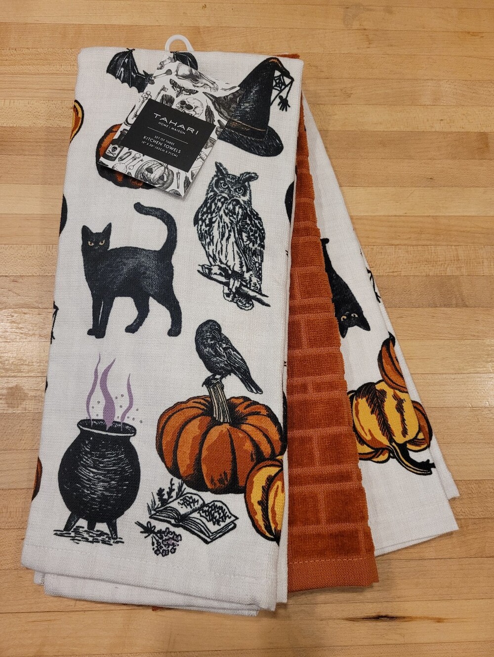 Tahari Halloween Kitchen Towels in Orange, Black, White
